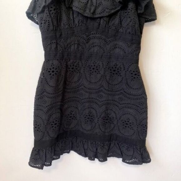 Fully lined Adjustable straps Embroidered eyelet fabric Ruffled trim Hidden back - Picture 5 of 10